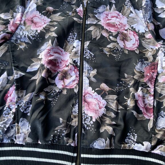 Harlowe & Graham Jacket Sz M Black Tapestry Floral Bomber Coat Zip Up Silky Fun - Picture 4 of 10
